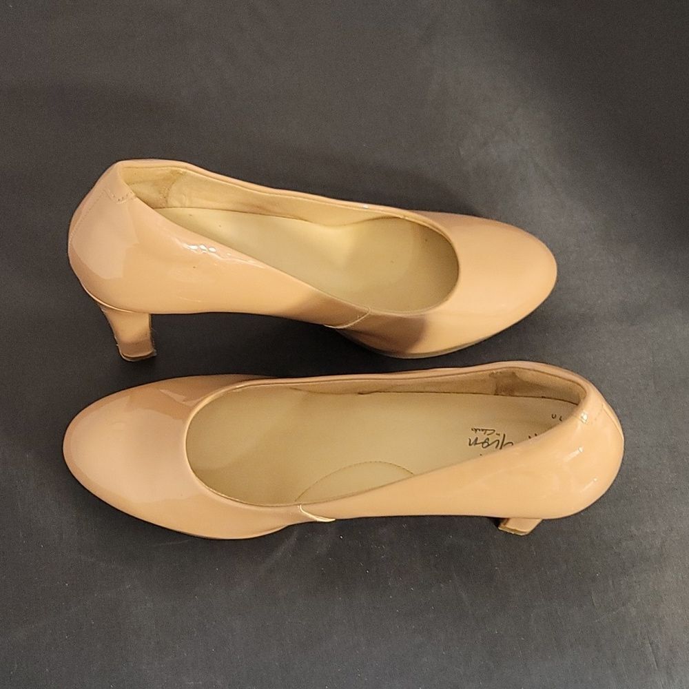 CLARKS COLLECTION ROUND TOE SLIP-ON PUMP - Picture 7 of 16